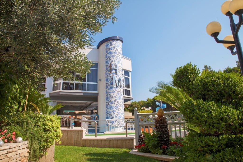 Hotel Meripol Alba Adriatica Exterior foto